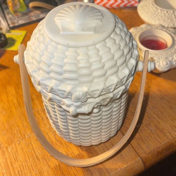 - PartyLite Tea light Candleholders Nantucket Shell Basketweave with Lid …